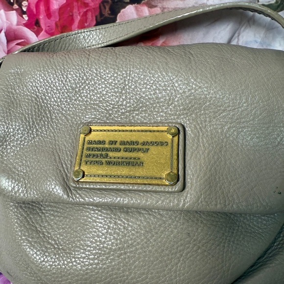 Marc by Marc Jacobs Gray Beige Leather Crossbody Bag - Picture 2 of 12